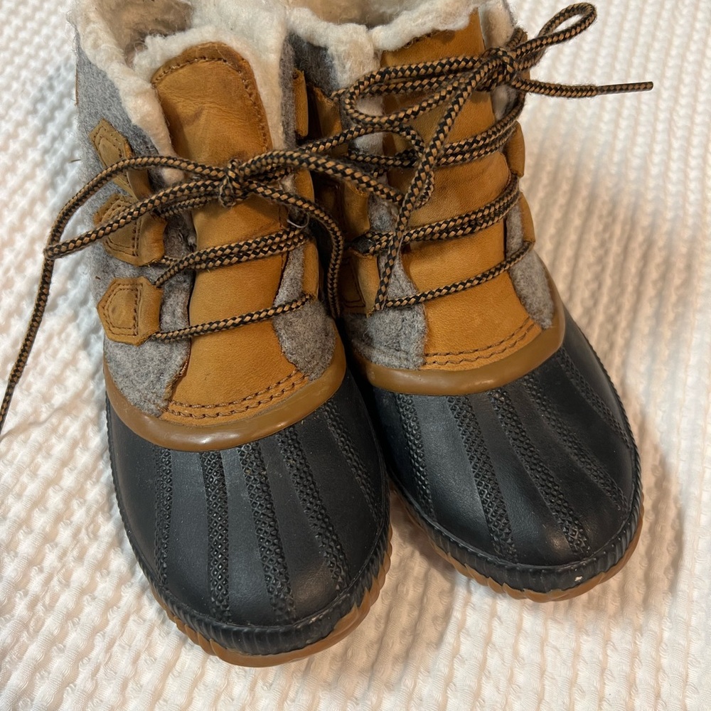 Sorel Black, Brown, and Gray Winter Boots